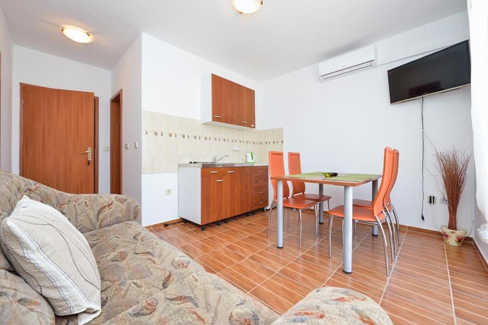 Sreca Apartment Near Beach With Bbq Bibinje Exteriör bild