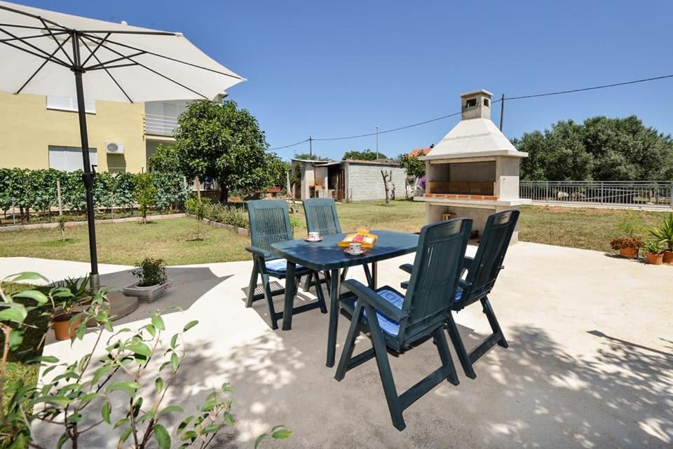 Sreca Apartment Near Beach With Bbq Bibinje Exteriör bild