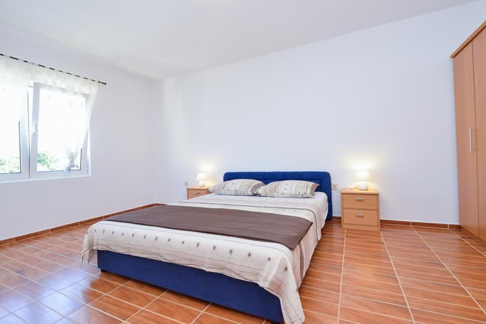 Sreca Apartment Near Beach With Bbq Bibinje Exteriör bild