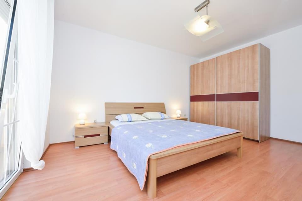 Sreca Apartment Near Beach With Bbq Bibinje Exteriör bild