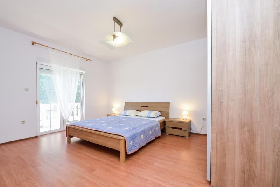 Sreca Apartment Near Beach With Bbq Bibinje Exteriör bild
