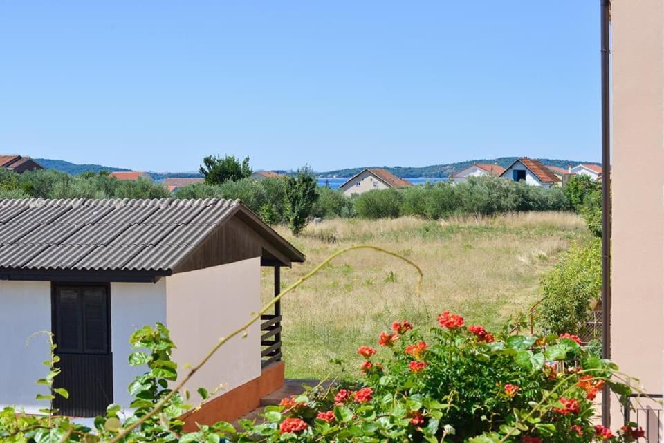 Sreca Apartment Near Beach With Bbq Bibinje Exteriör bild