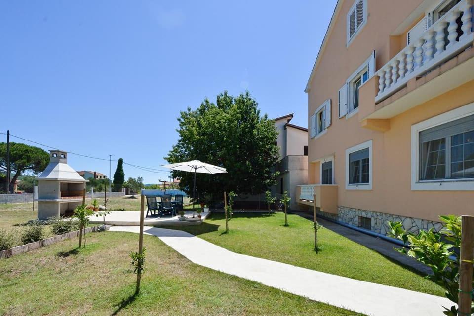 Sreca Apartment Near Beach With Bbq Bibinje Exteriör bild