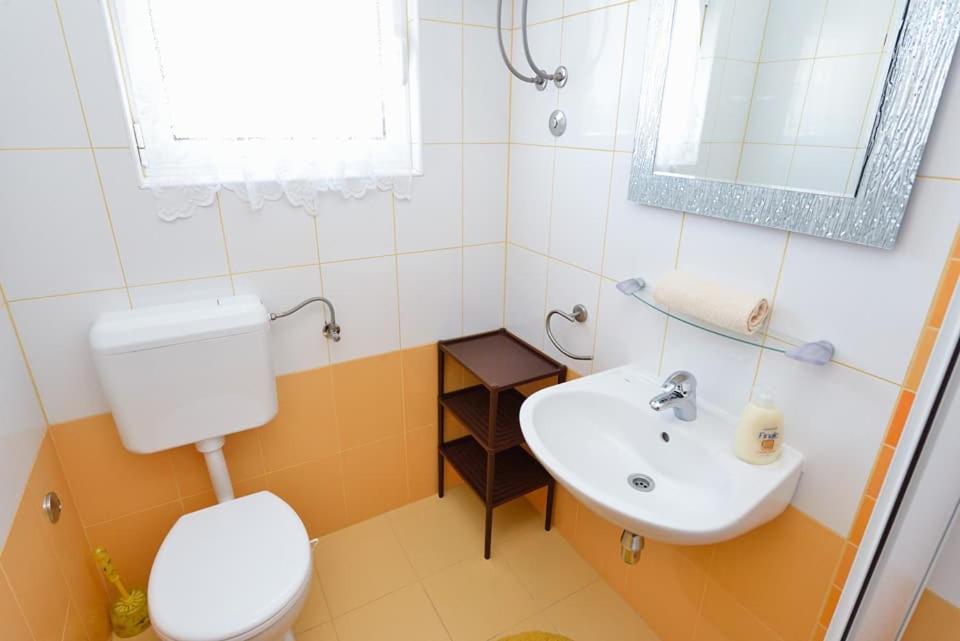 Sreca Apartment Near Beach With Bbq Bibinje Exteriör bild