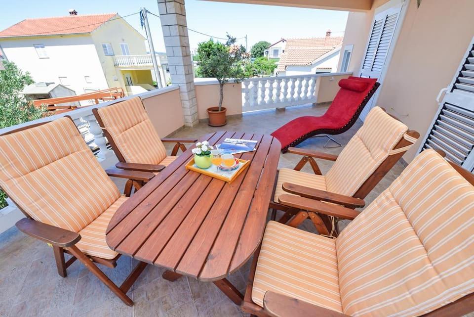 Sreca Apartment Near Beach With Bbq Bibinje Exteriör bild