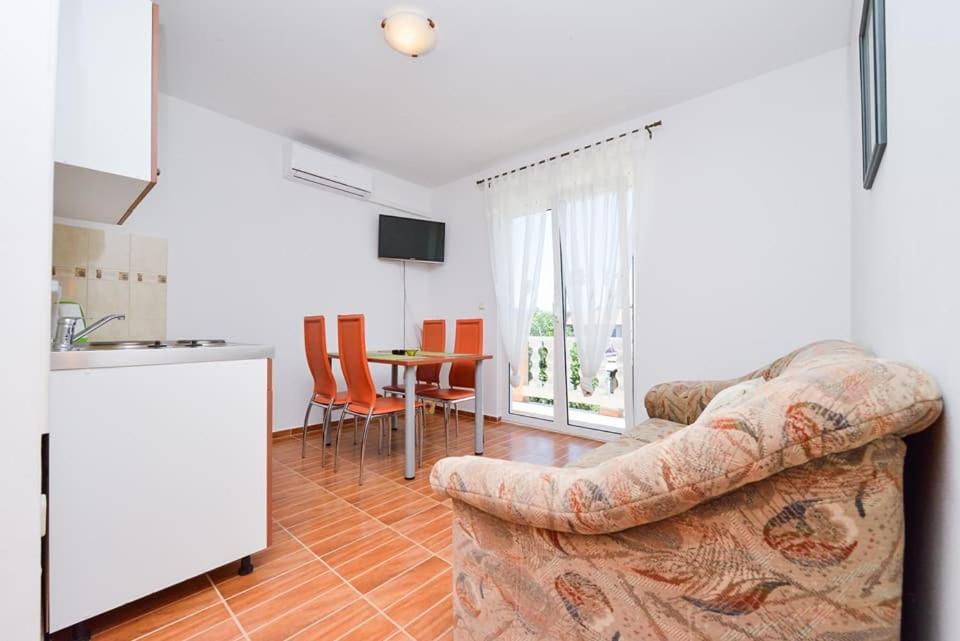 Sreca Apartment Near Beach With Bbq Bibinje Exteriör bild